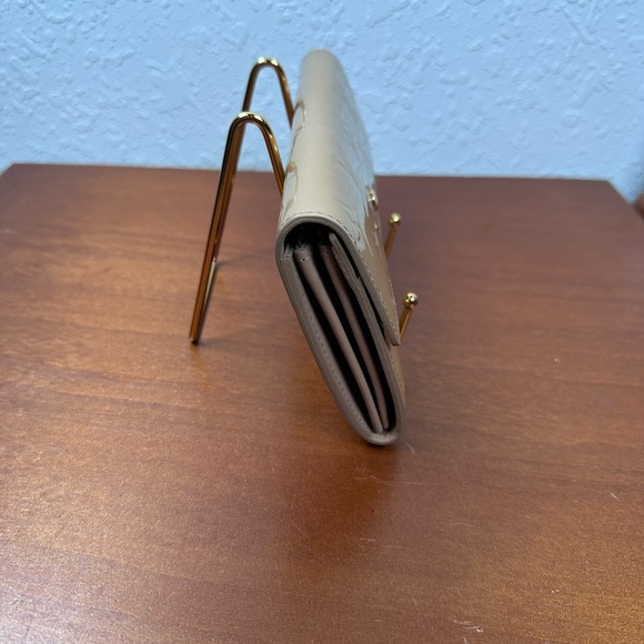 Authentic Louis Vuitton Vernis Porte
Long Bifold Wallet - Picture 14 of 14